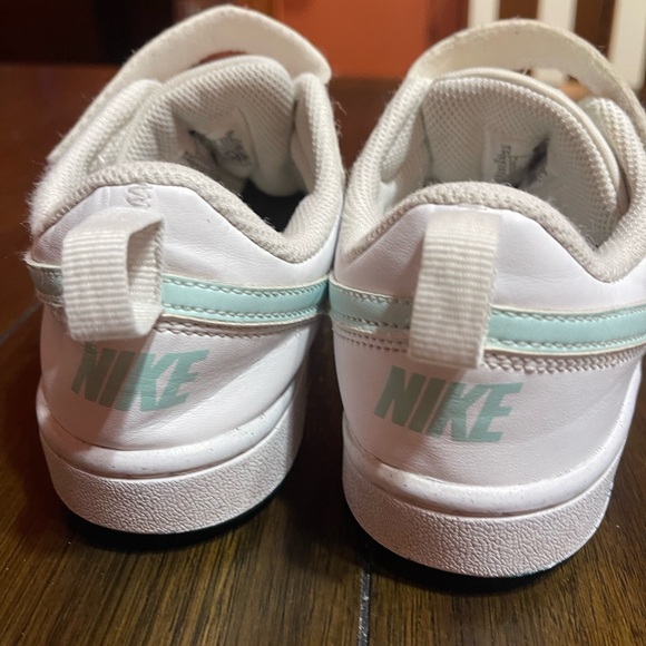 Nike kids white and teal dunks - school court shoes - Picture 3 of 6